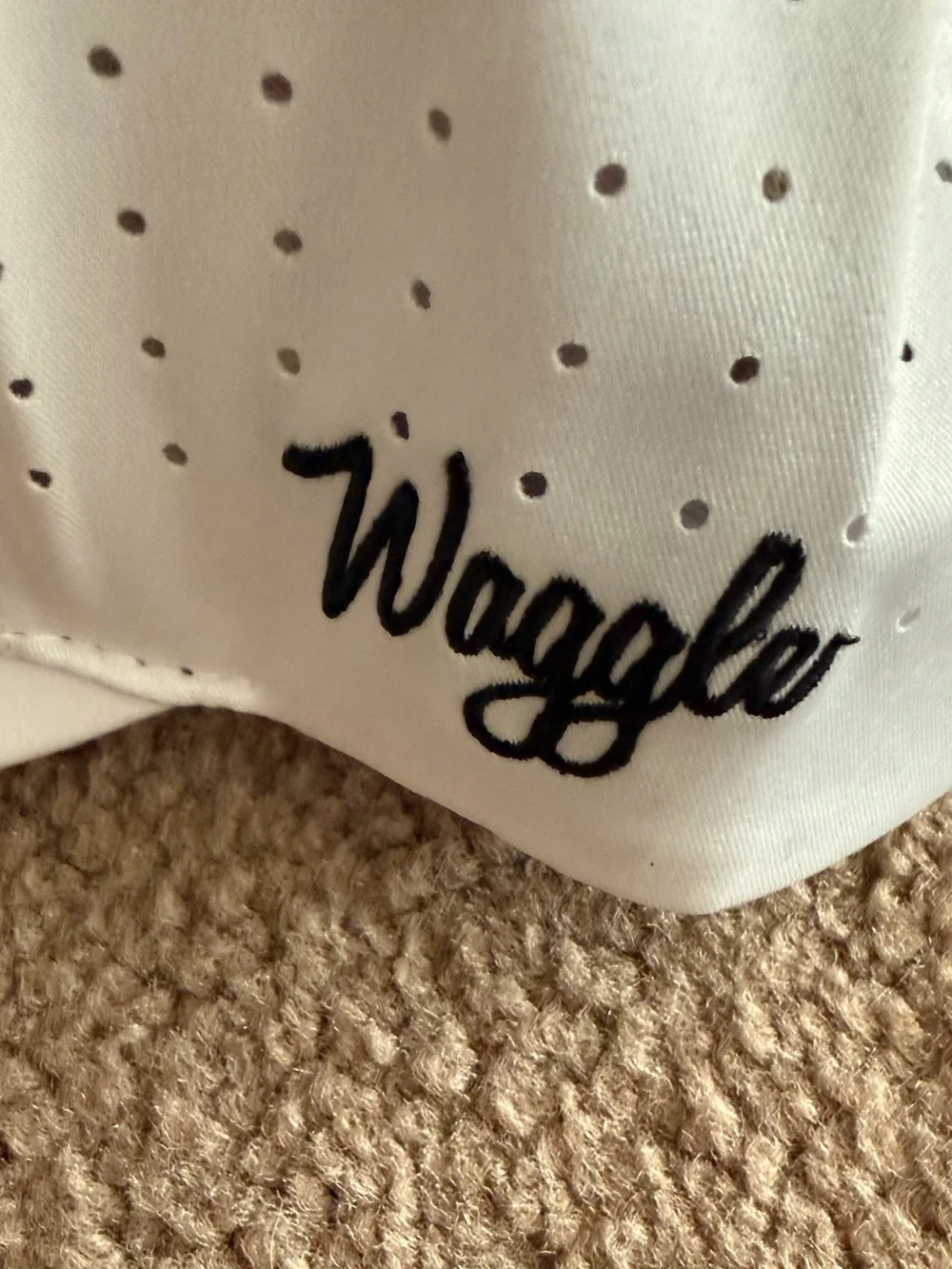 Waggle crisp white